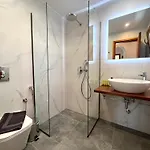 فيلة Panos كوكونارييس